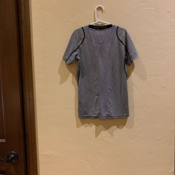 Boys Nike Dri-fit shirt - Picture 2 of 4